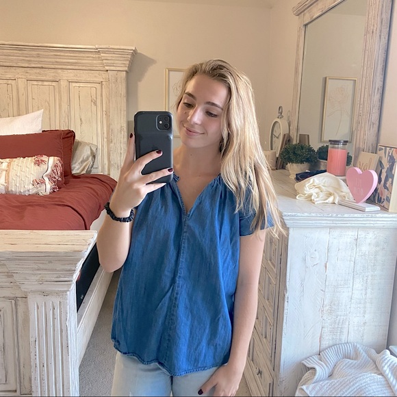 GAP Tops - GAP SMALL DENIM SHORT SLEEVE TOP BLUE BLOUSE